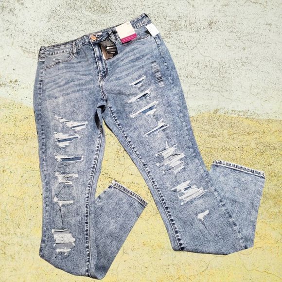 SO Denim - 🆕️WT So High-Rise Jeggings Sz 17L light wash blue 💙